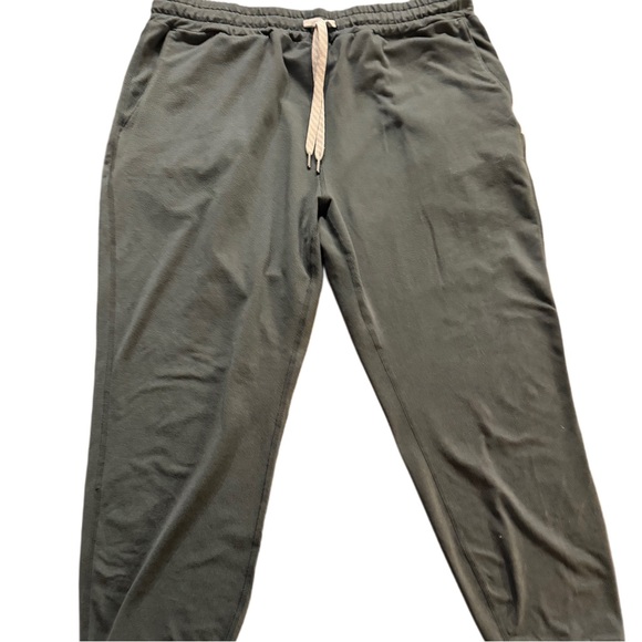 Vuori Women’s Performance Joggers - Picture 2 of 7